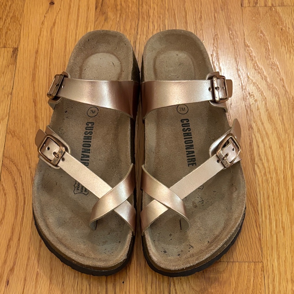 Cushionaire Metallic Rose Gold Sandals 7 "Never Worn..........